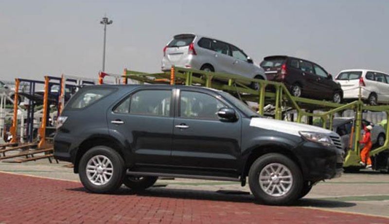ekspor mobil toyota akhir 2015